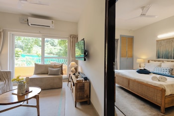 alaya stays veera marina 1bhk with pool