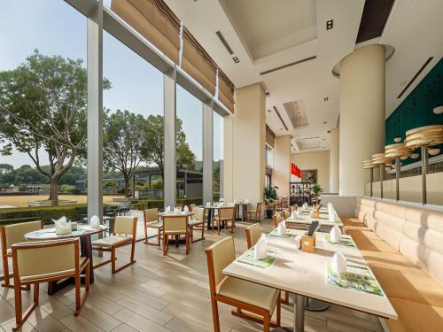 holiday inn shanghai pudong kangqiao by ihg