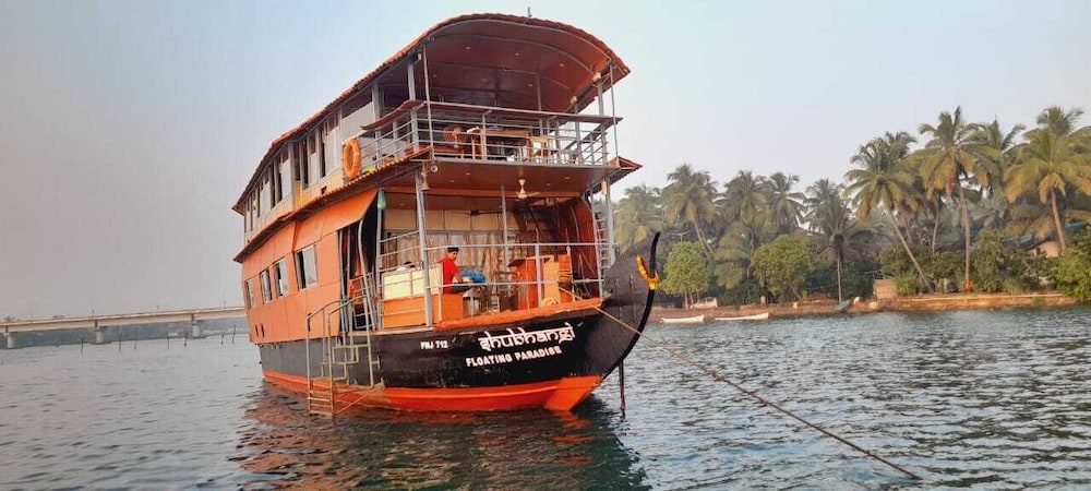 aquaholic a floating villa