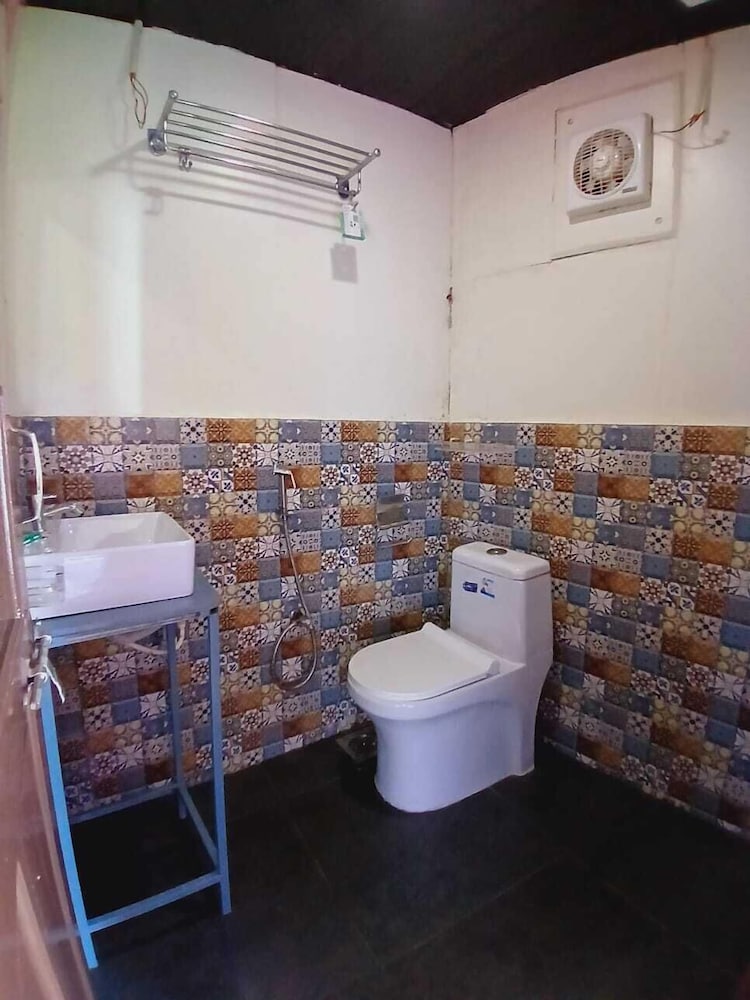 aquaholic a floating villa