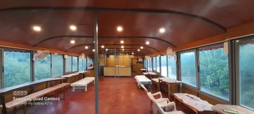 aquaholic a floating villa