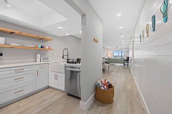 Gulf View Condominiums,2720 N Beach Rd,4 star