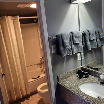2 Queen Beds Hotel Studio 107 Hot Tub,,2 star