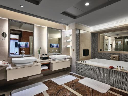 intercontinental shenzhen by ihg