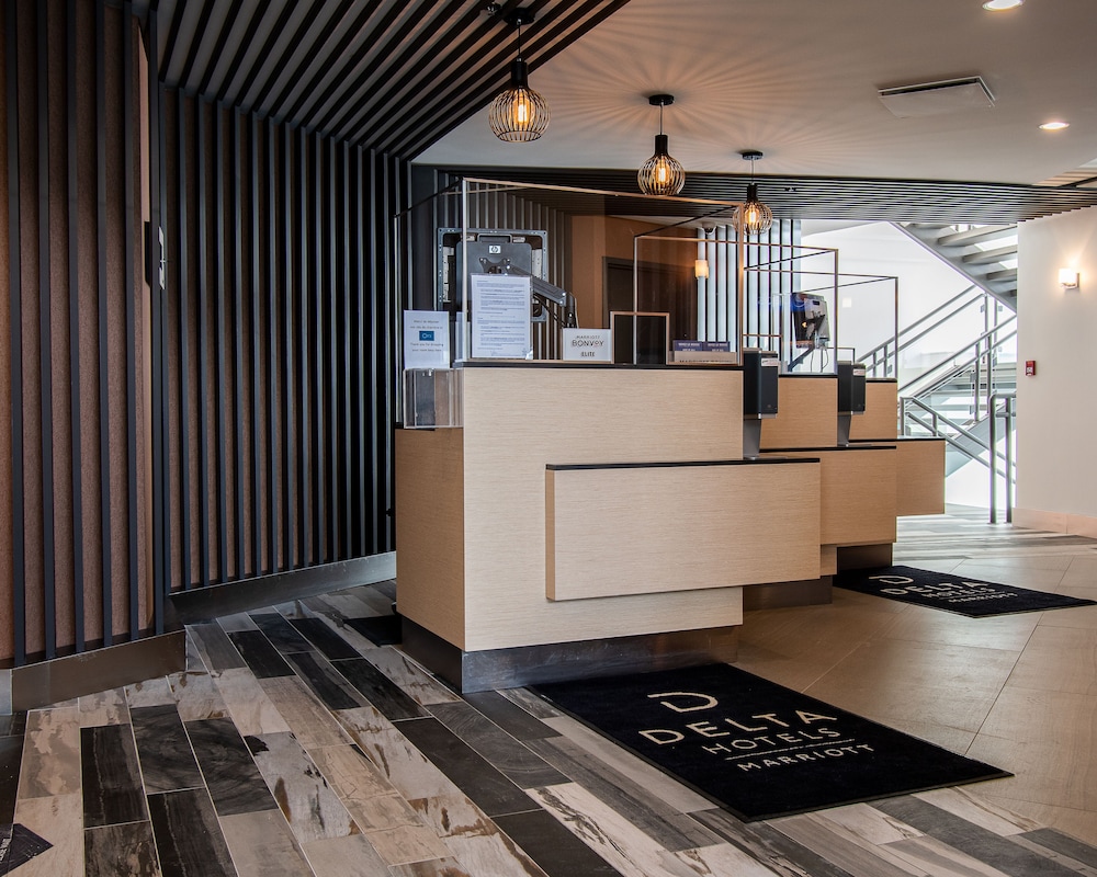 Delta Hotels By Marriott Sherbrooke Conference Centre,Montreal>>Charlevoix,3 star