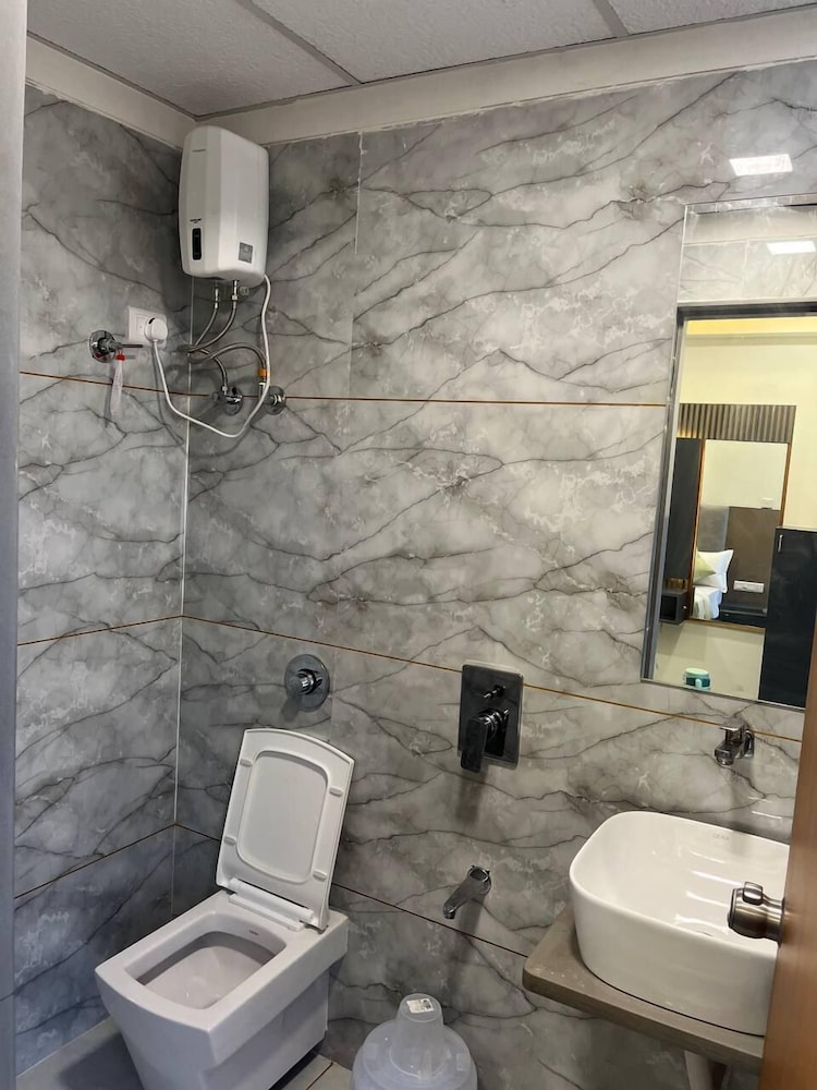 hotel melbourne gandhinagar