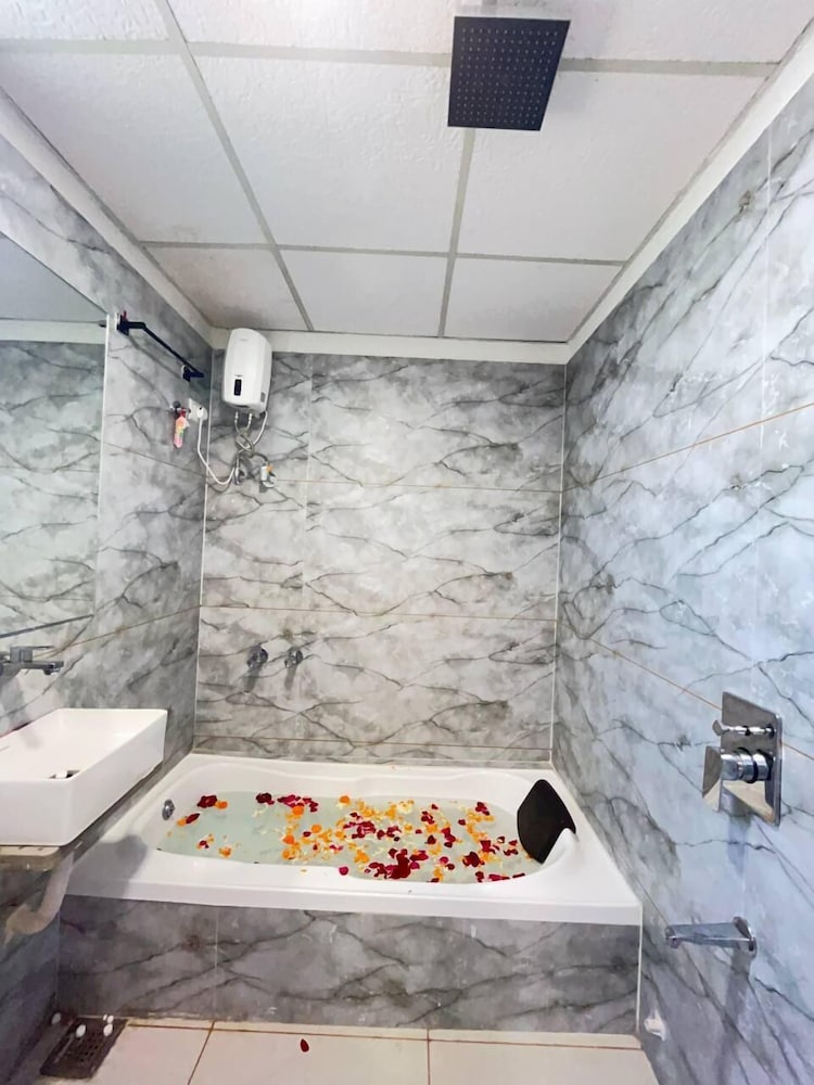 hotel melbourne gandhinagar