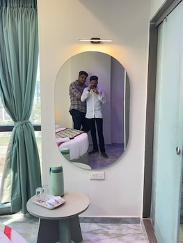 hotel melbourne gandhinagar