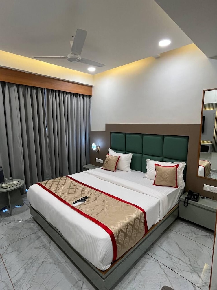 hotel melbourne gandhinagar