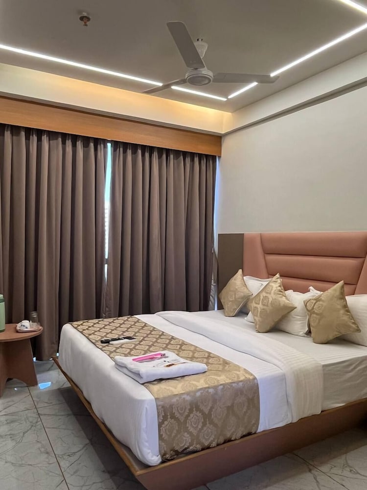hotel melbourne gandhinagar