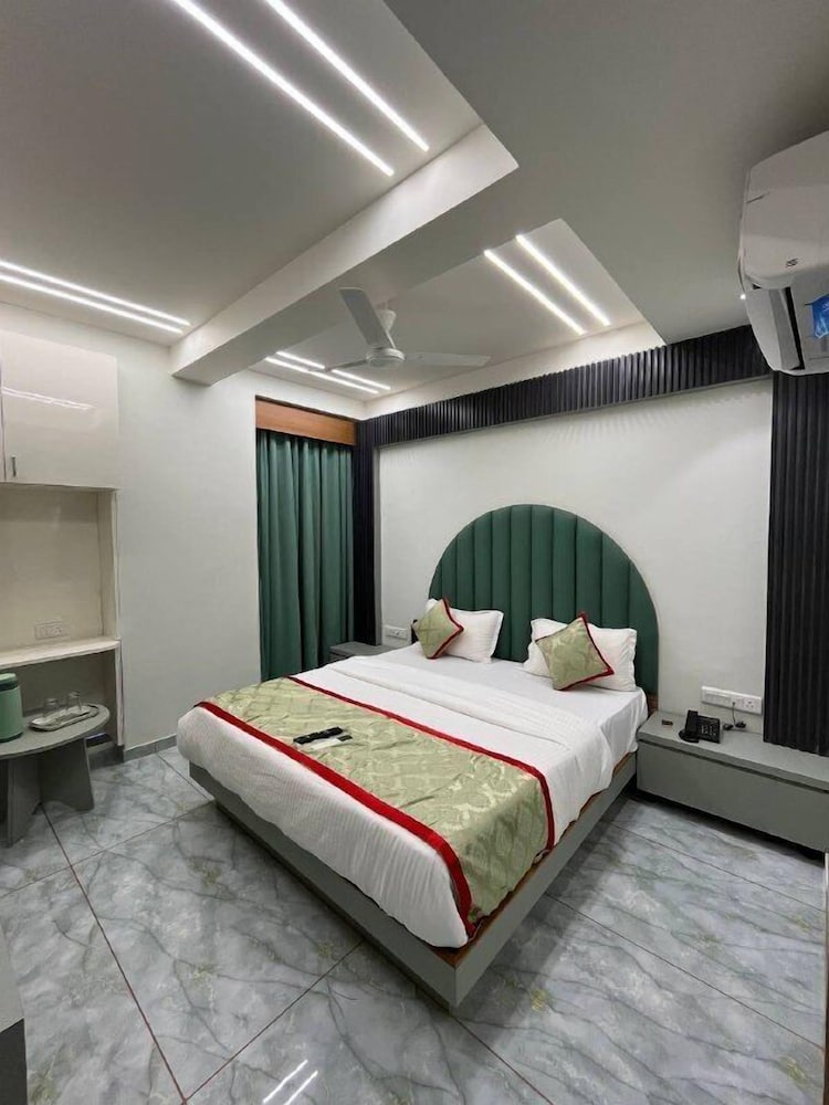 hotel melbourne gandhinagar