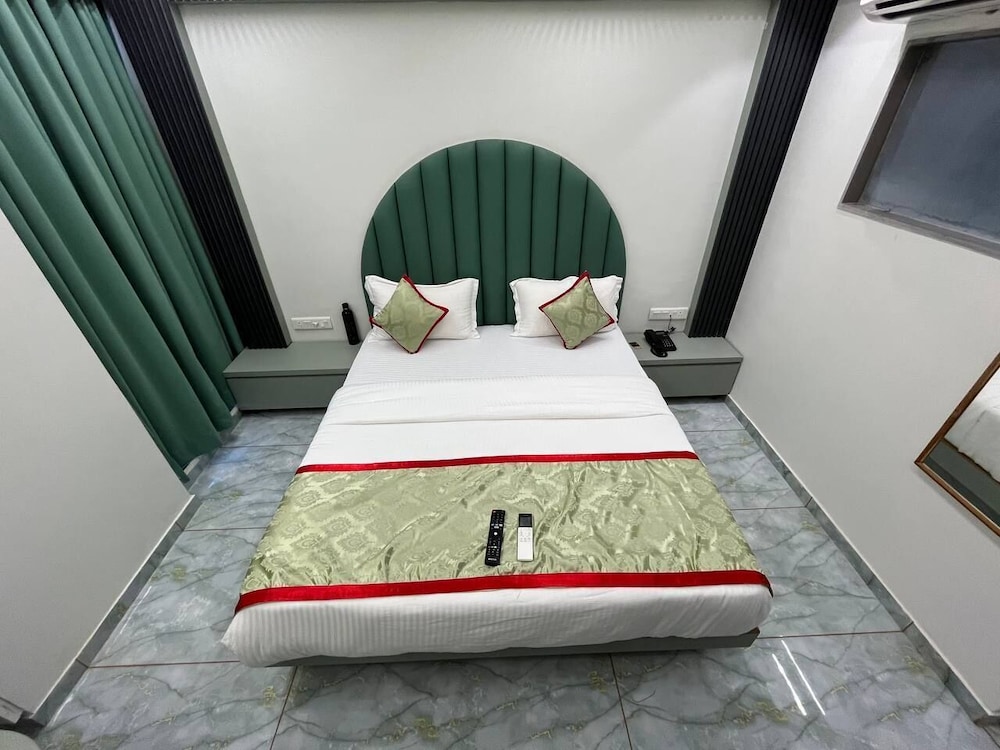 hotel melbourne gandhinagar