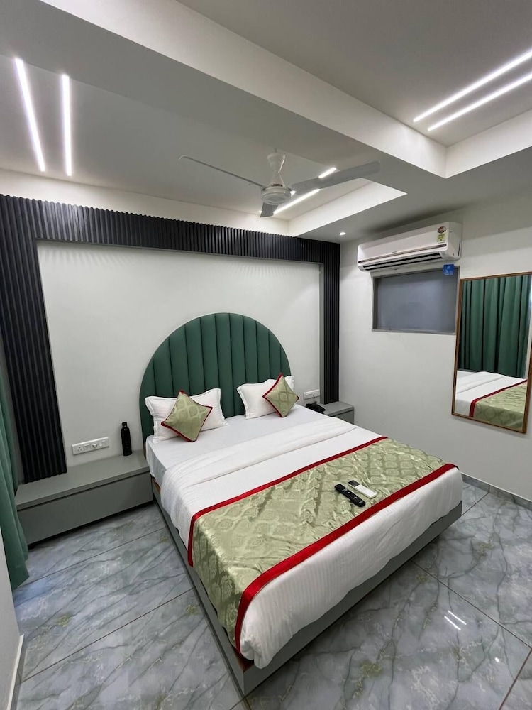hotel melbourne gandhinagar