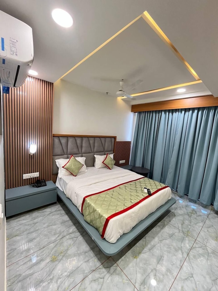 hotel melbourne gandhinagar