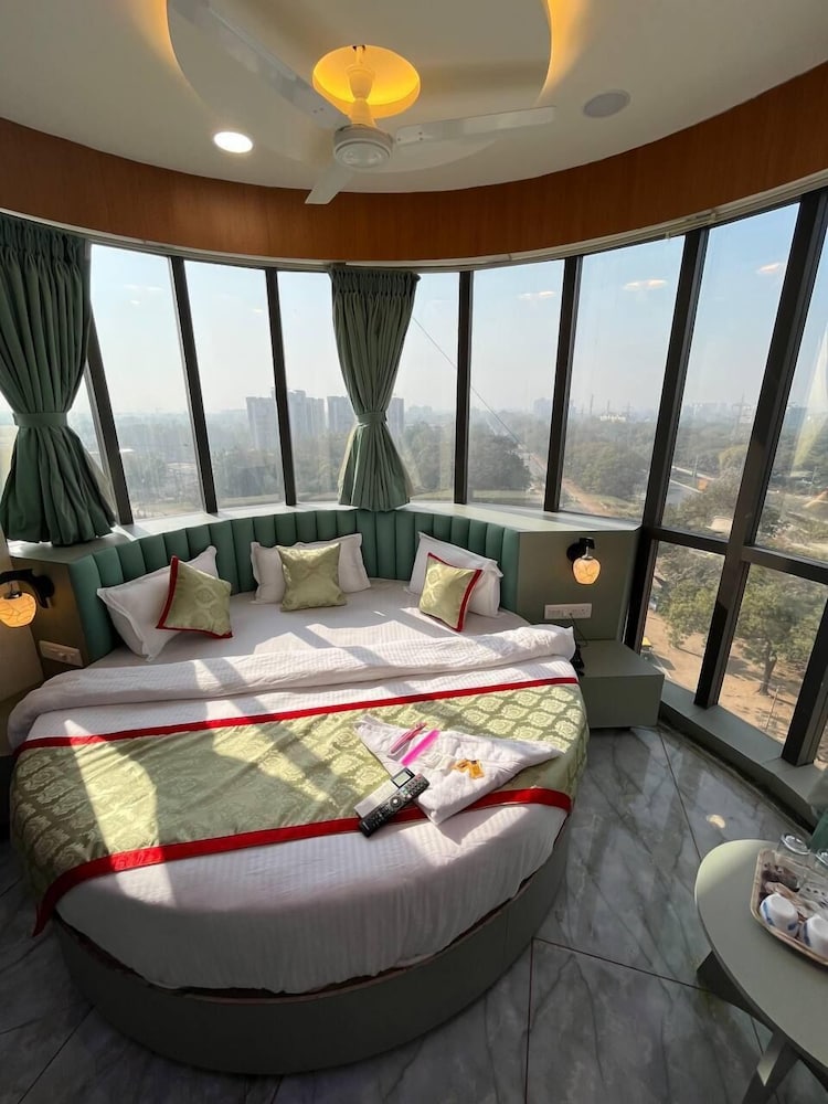 hotel melbourne gandhinagar