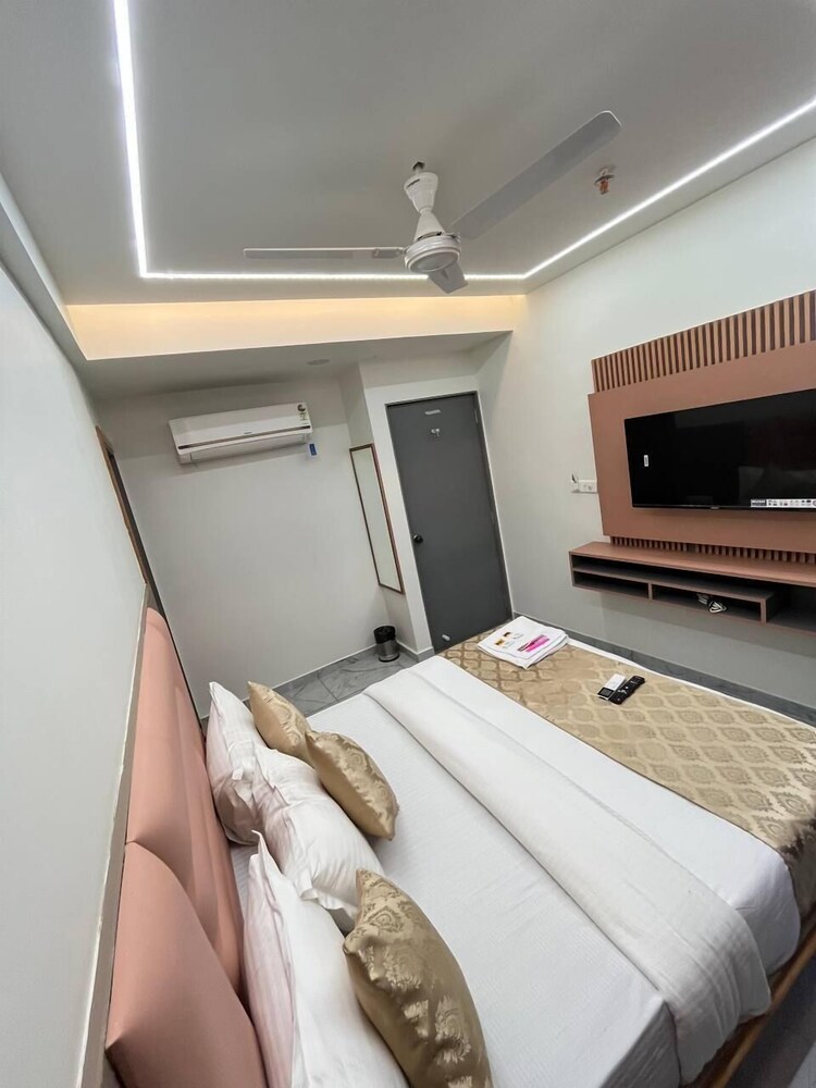 hotel melbourne gandhinagar