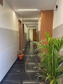 hotel melbourne gandhinagar