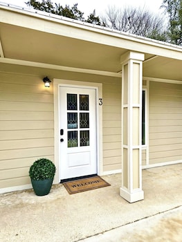 Belton Lakehouse,,3 star