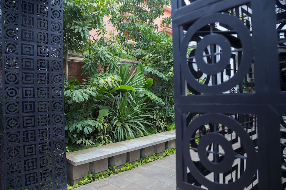 apsara centrepole hotel