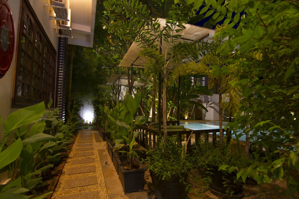 apsara centrepole hotel