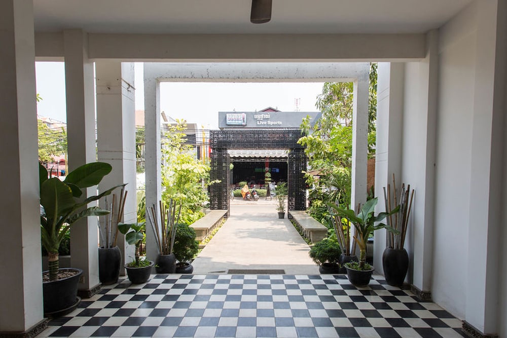 apsara centrepole hotel