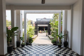 apsara centrepole hotel