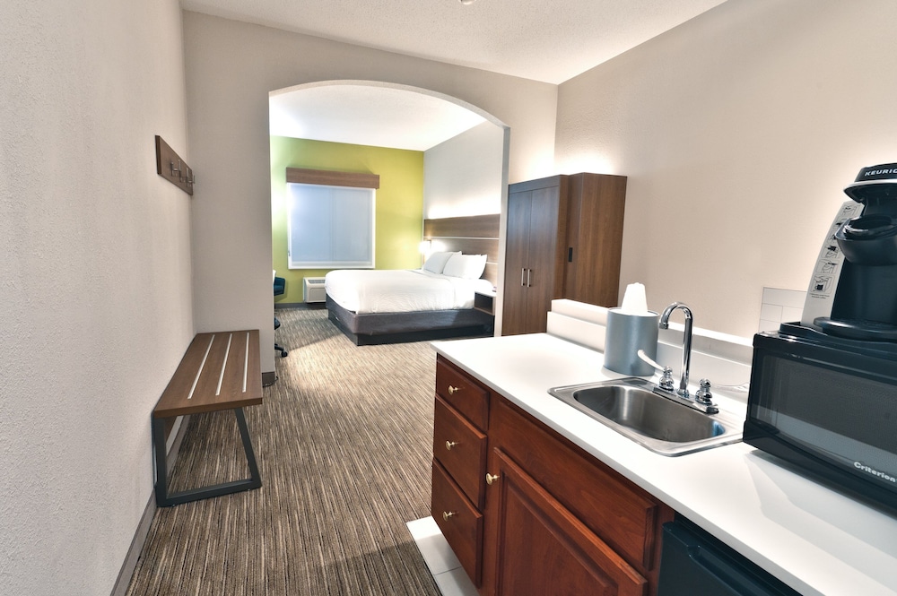 holiday inn express hotel and suites goshen by ihg