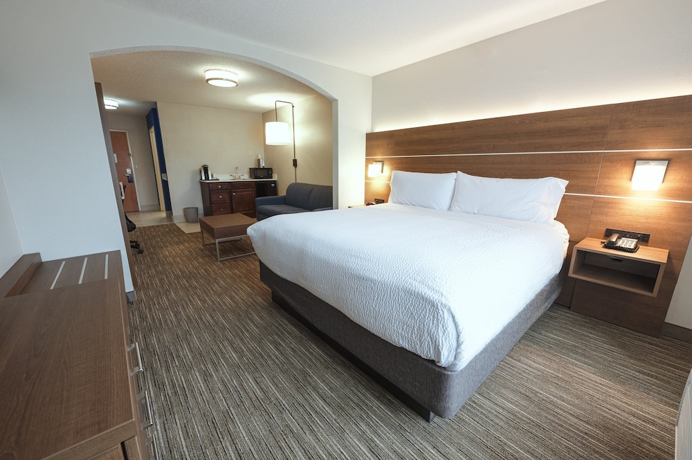 holiday inn express hotel and suites goshen by ihg