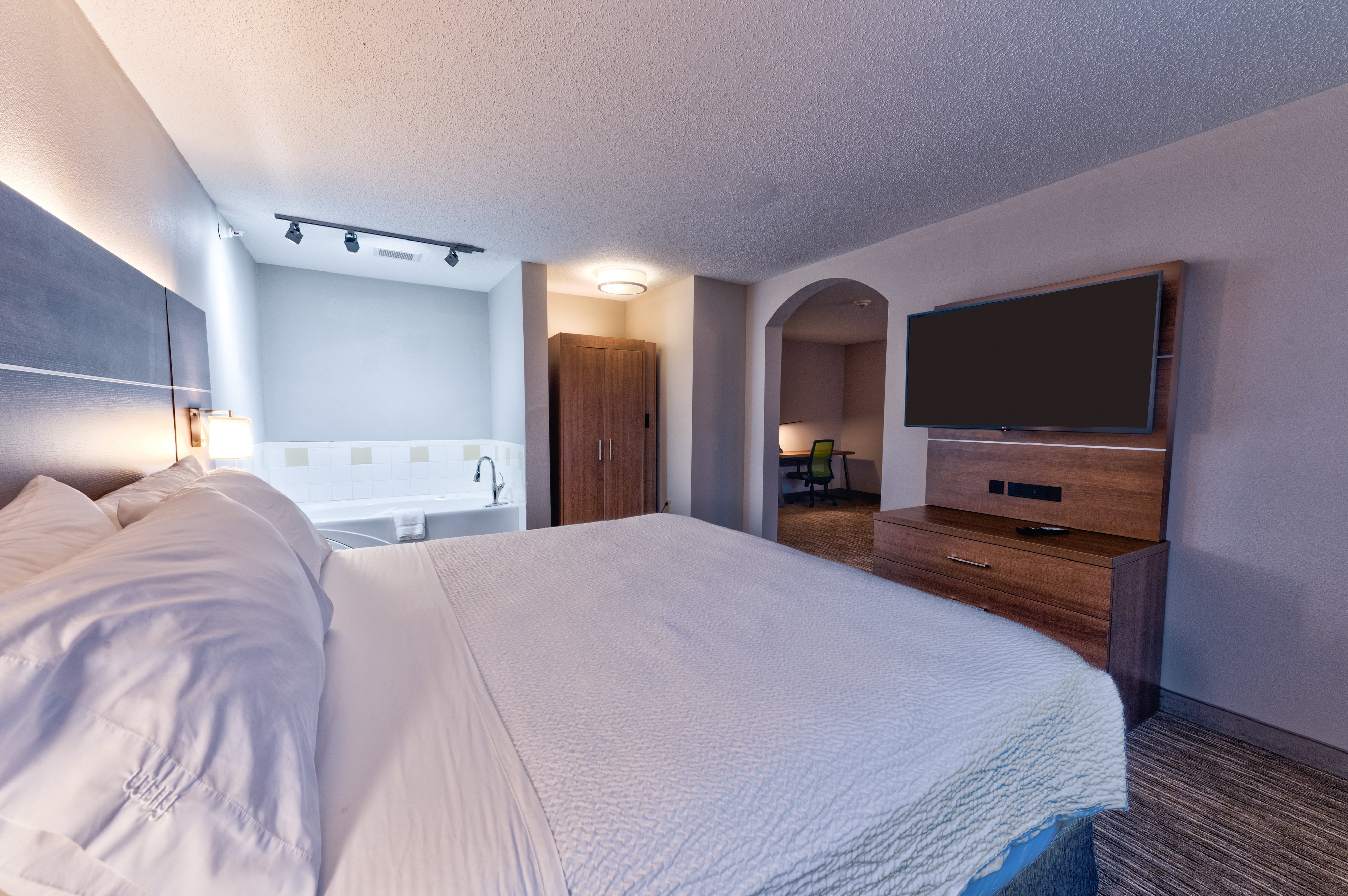 holiday inn express hotel and suites goshen by ihg