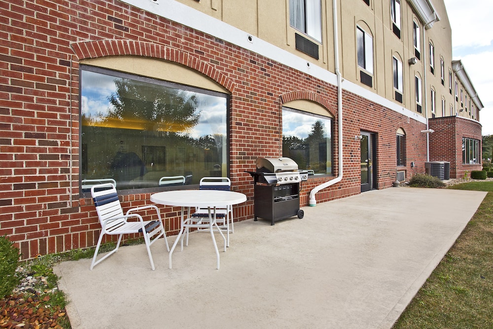 holiday inn express hotel and suites goshen by ihg