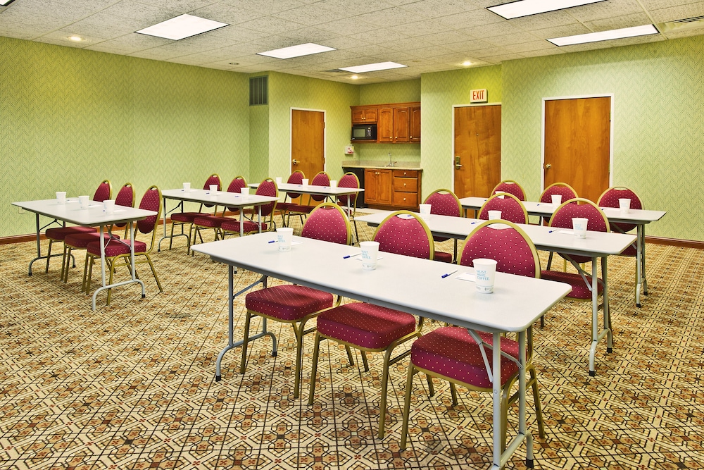 holiday inn express hotel and suites goshen by ihg