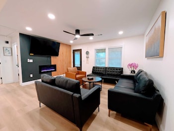 10 Burnett Home,10 Burnett Ferry Rd Sw,2 star