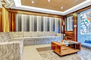 The Hotel Chandragupta,,2 star