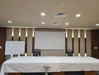 club azzurro resort nalsarovar