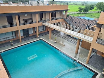 club azzurro resort nalsarovar