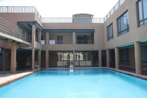 club azzurro resort nalsarovar