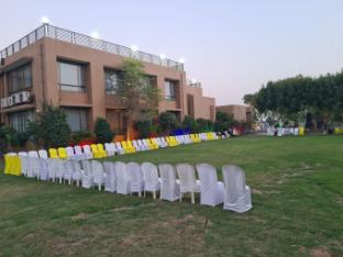 club azzurro resort nalsarovar