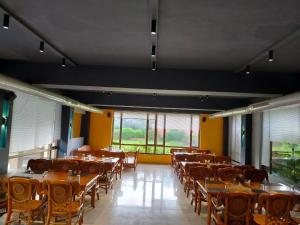 club azzurro resort nalsarovar
