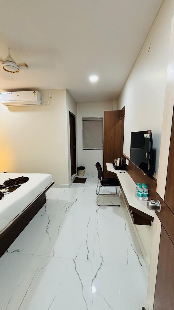 hotel mithra grand
