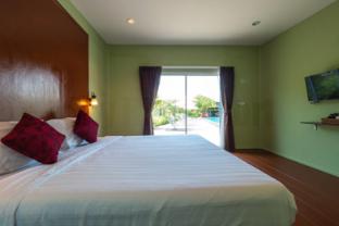 Sky Hip Resort Pattaya City,,2 star