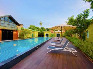 sky hip resort pattaya city