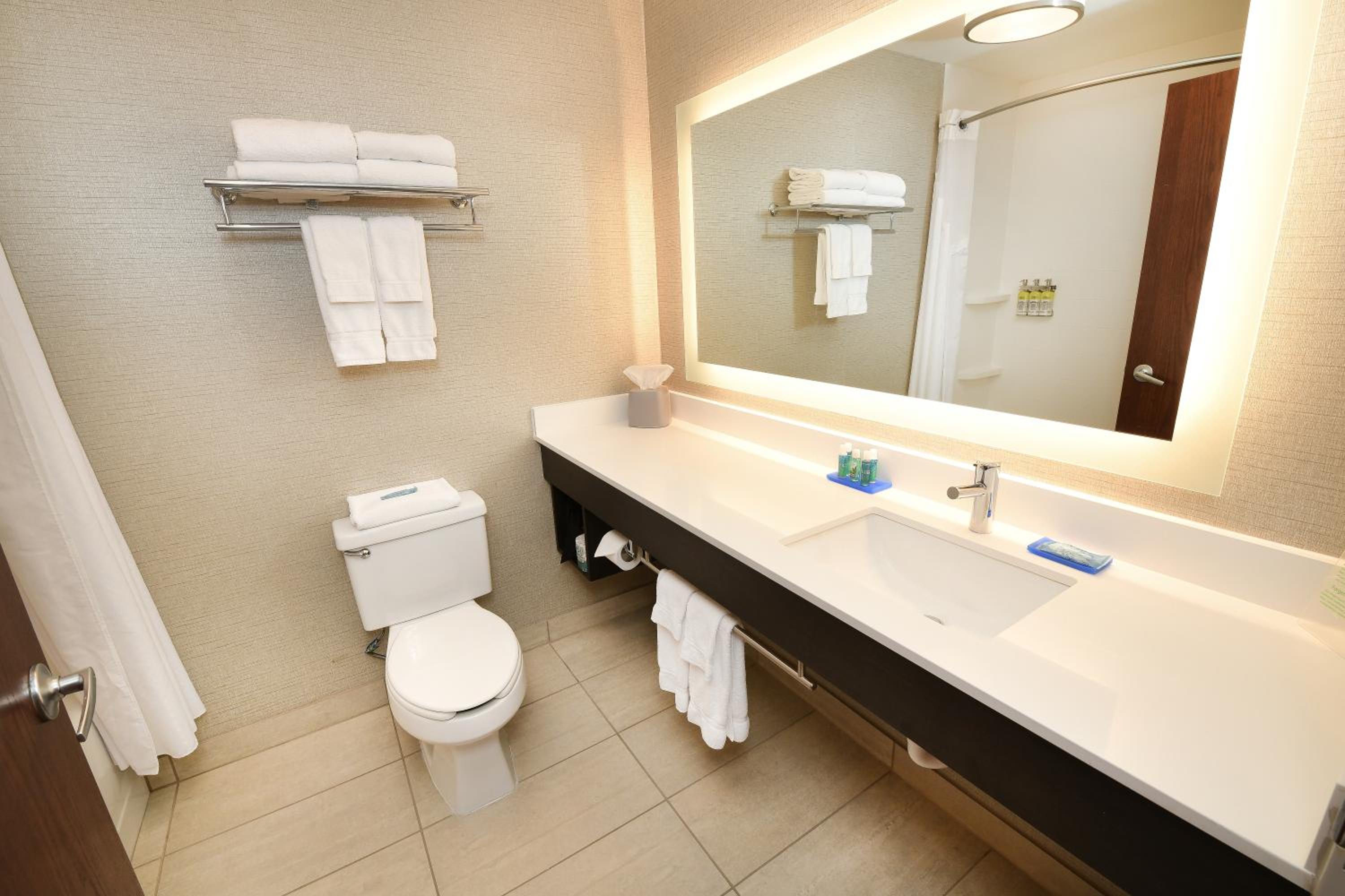 holiday inn express hotel and suites grand forks by ihg