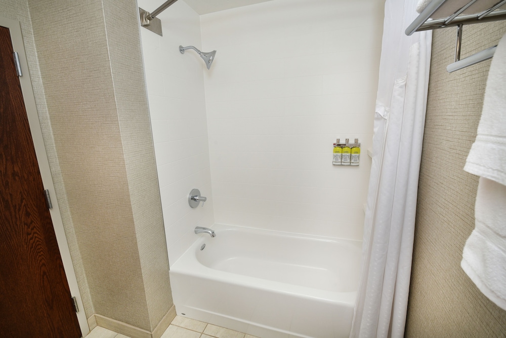 holiday inn express hotel and suites grand forks by ihg