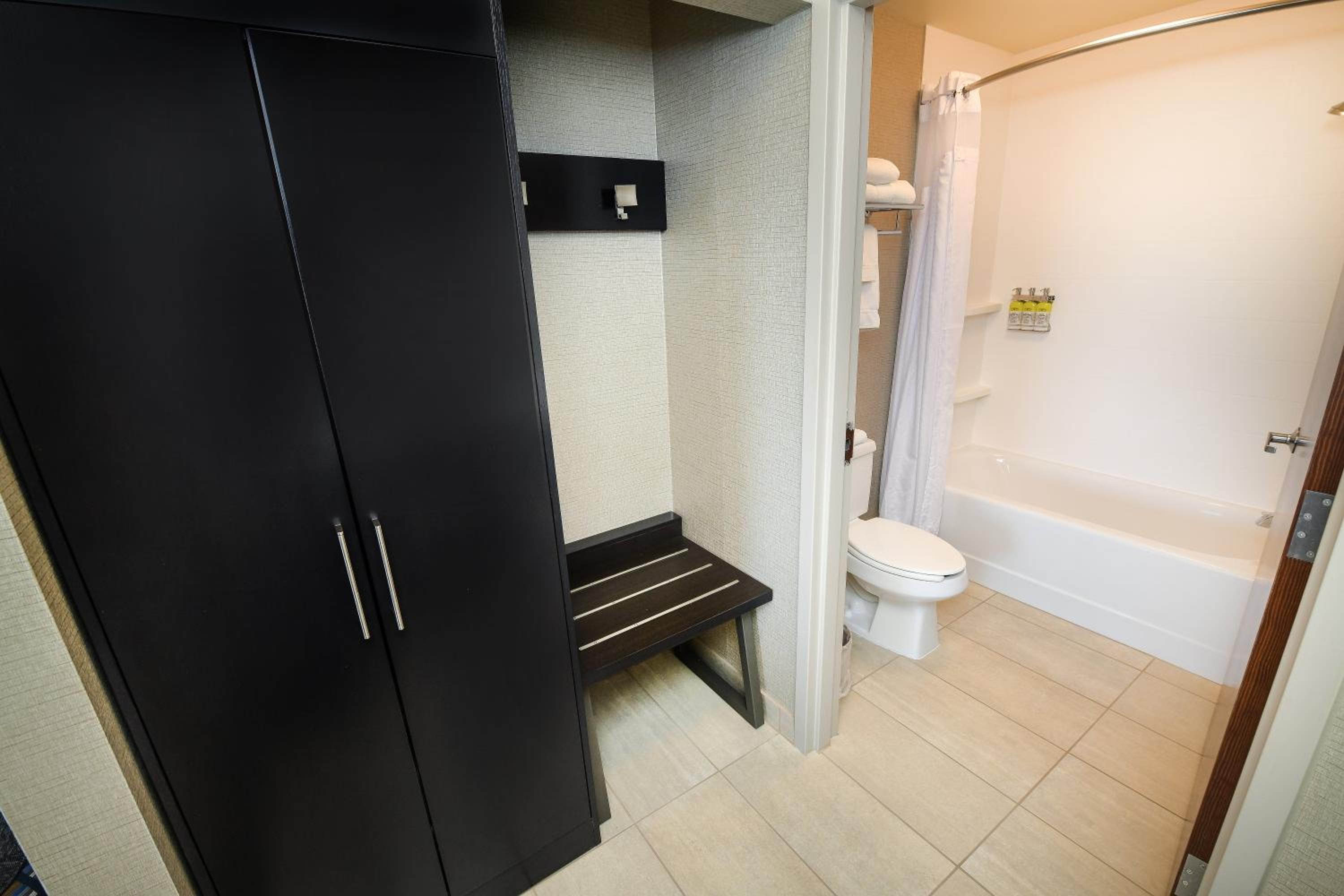 holiday inn express hotel and suites grand forks by ihg