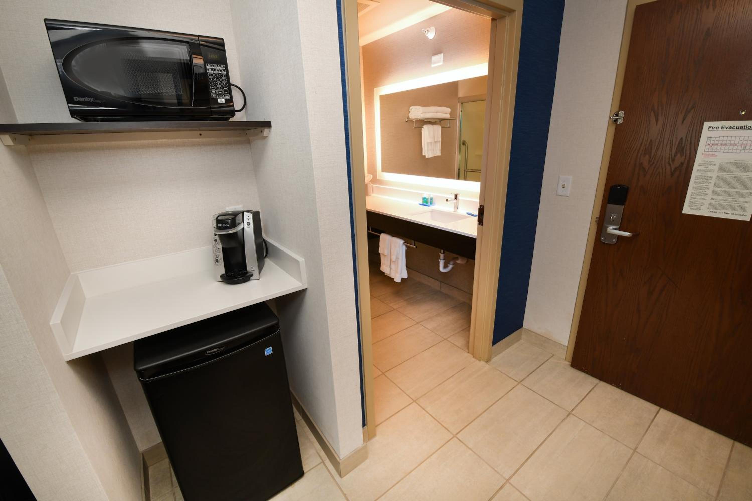 holiday inn express hotel and suites grand forks by ihg