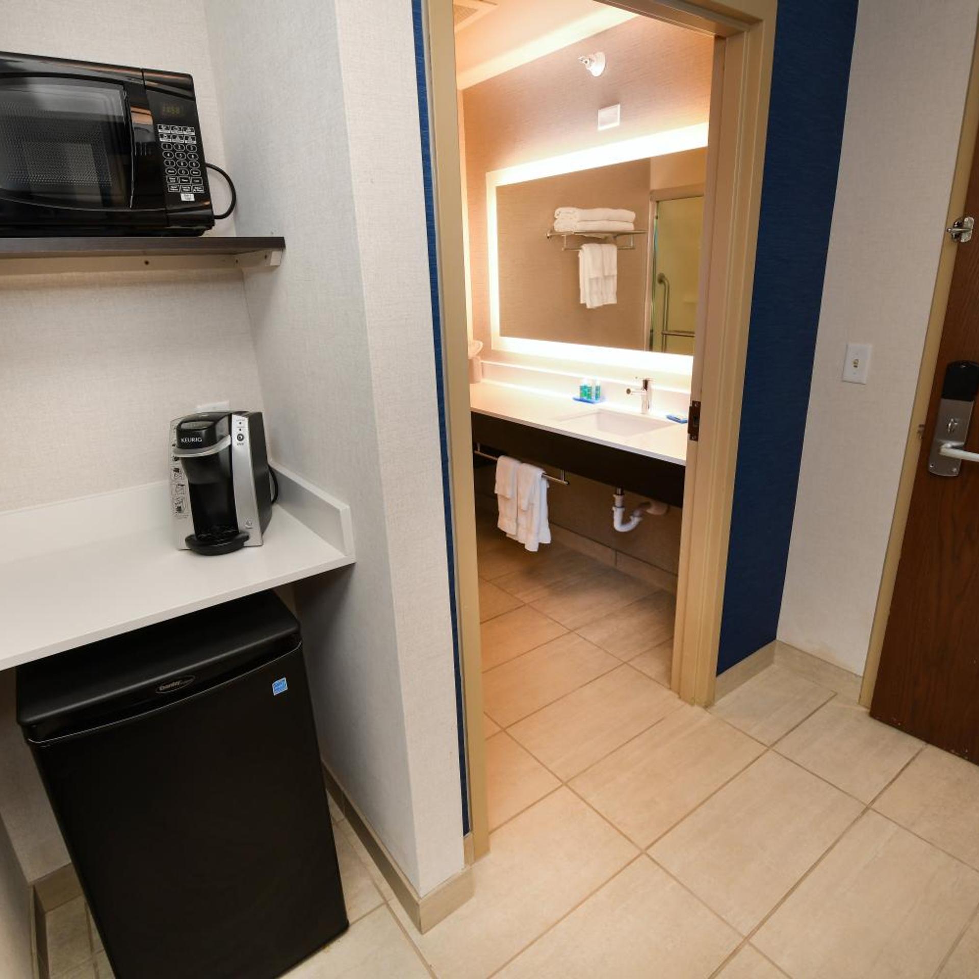 holiday inn express hotel and suites grand forks by ihg