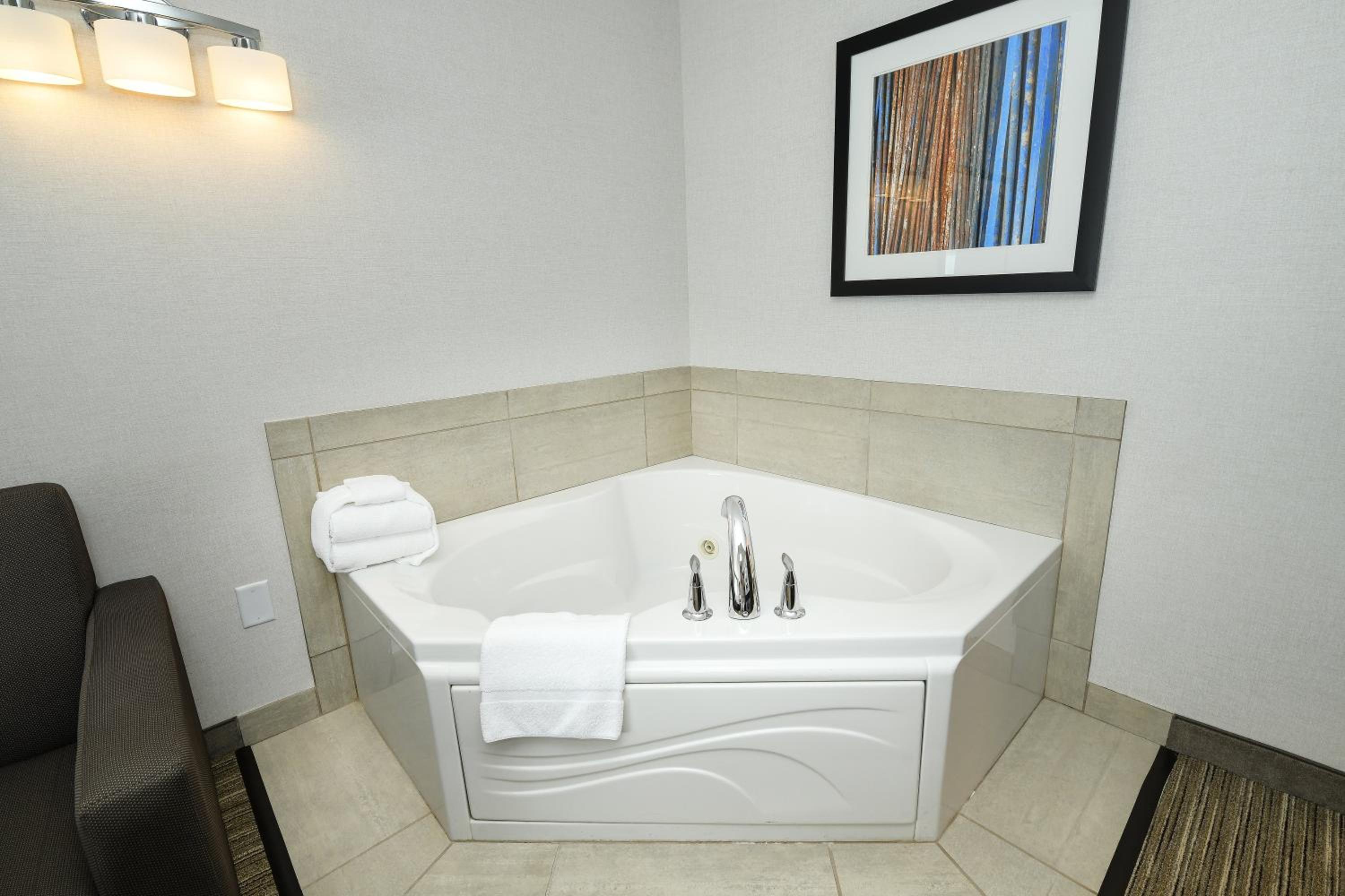 holiday inn express hotel and suites grand forks by ihg