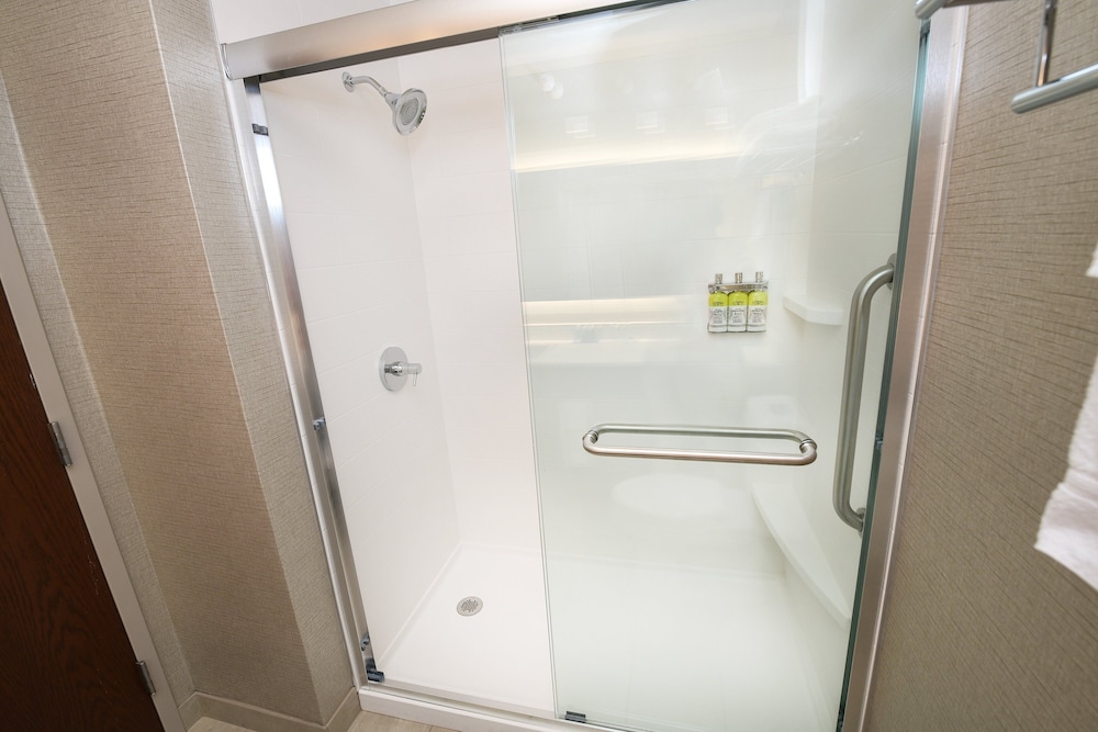 holiday inn express hotel and suites grand forks by ihg