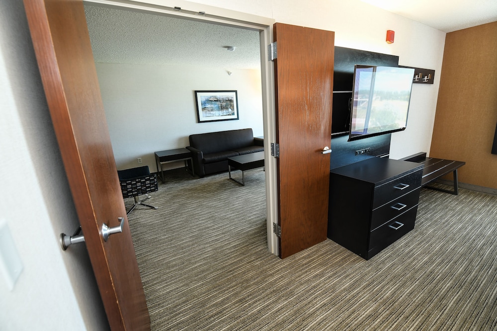 holiday inn express hotel and suites grand forks by ihg