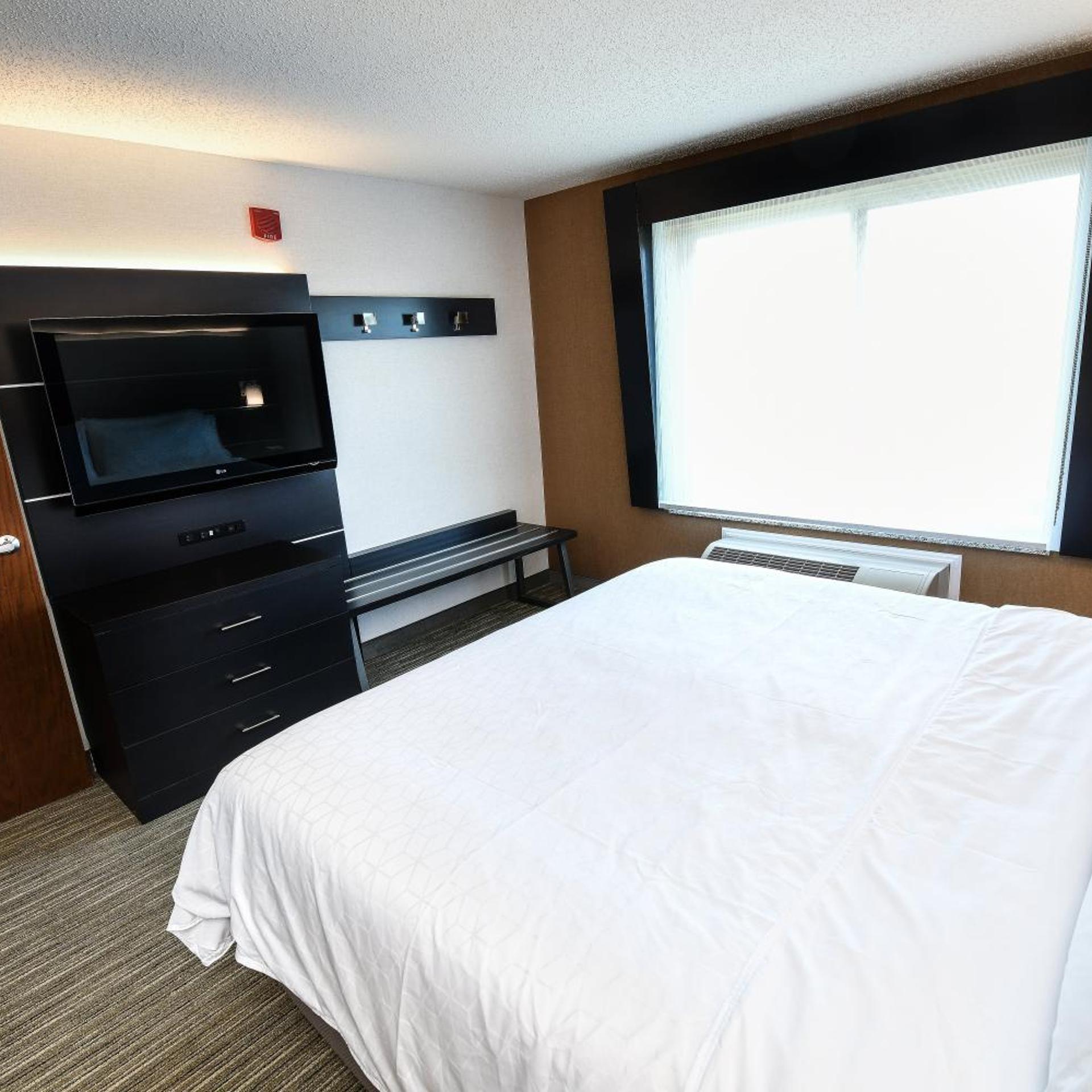 holiday inn express hotel and suites grand forks by ihg